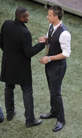 John Terry con Marcel Desailly prima del match. LaPresse